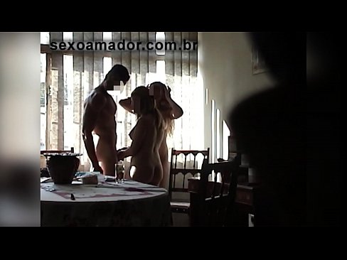 ❤️ Amigos sexuais convidam um homem gigante e um ménage à trois com ele ️ Porno real vídeo em porno pt.yespornpics-com.ru