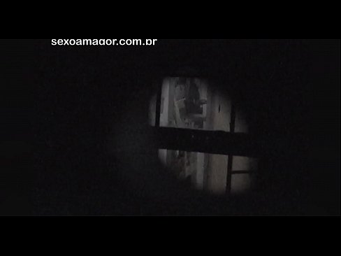 ❤️ Lourinho é filmado secretamente por um voyeur de bairro escondido atrás de tijolos ocos ️ Porno real vídeo em porno pt.yespornpics-com.ru